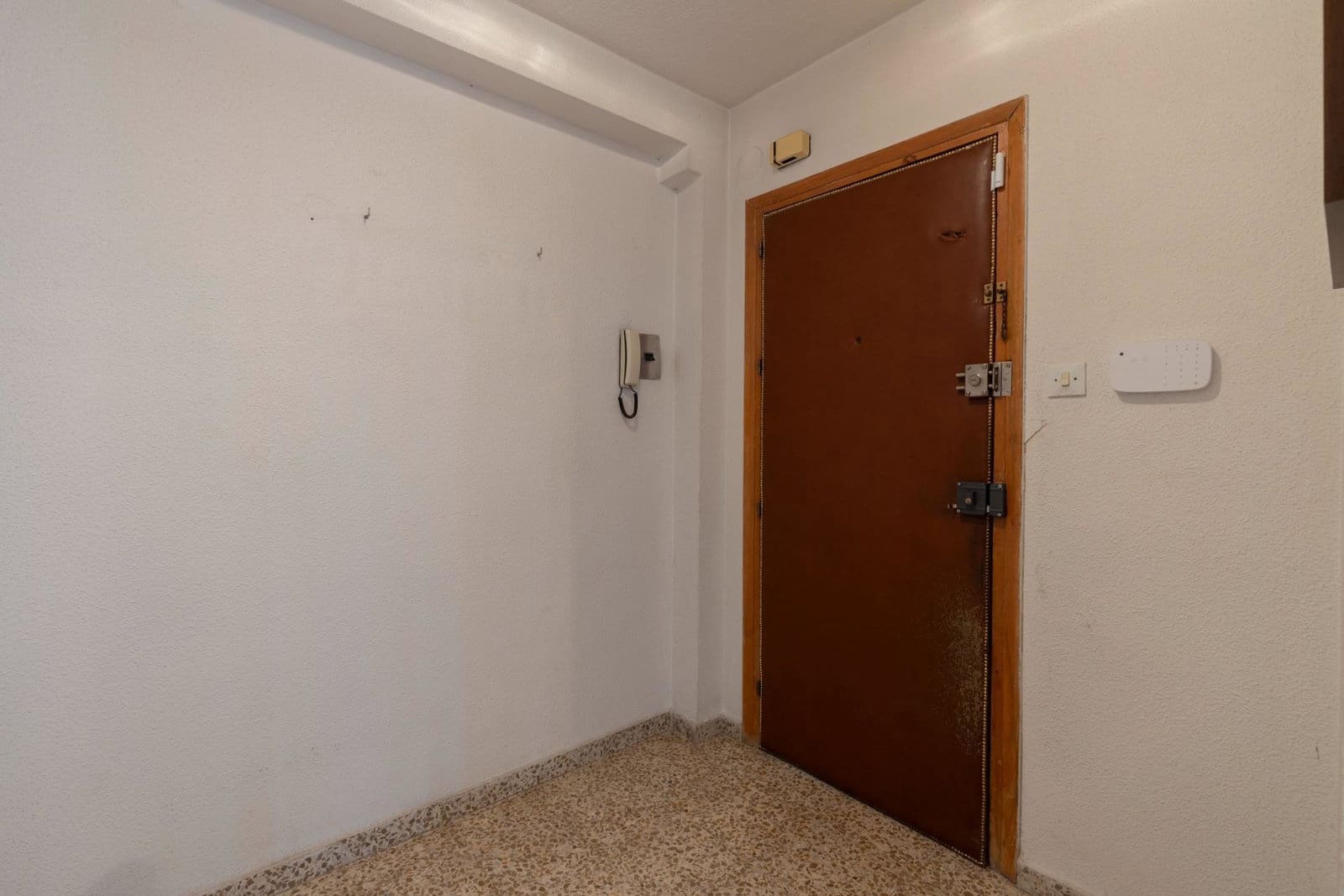 4 bedroom Apartment for sale in Granada city - € 155,000 (Ref: 10022204)