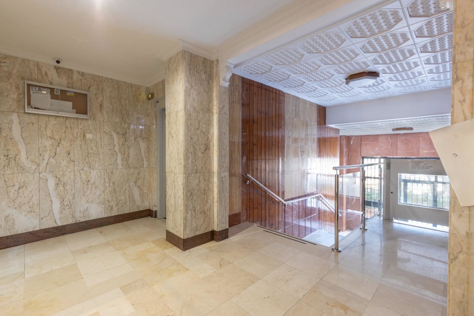 4 bedroom Apartment for sale in Granada city - € 155,000 (Ref: 10022204)