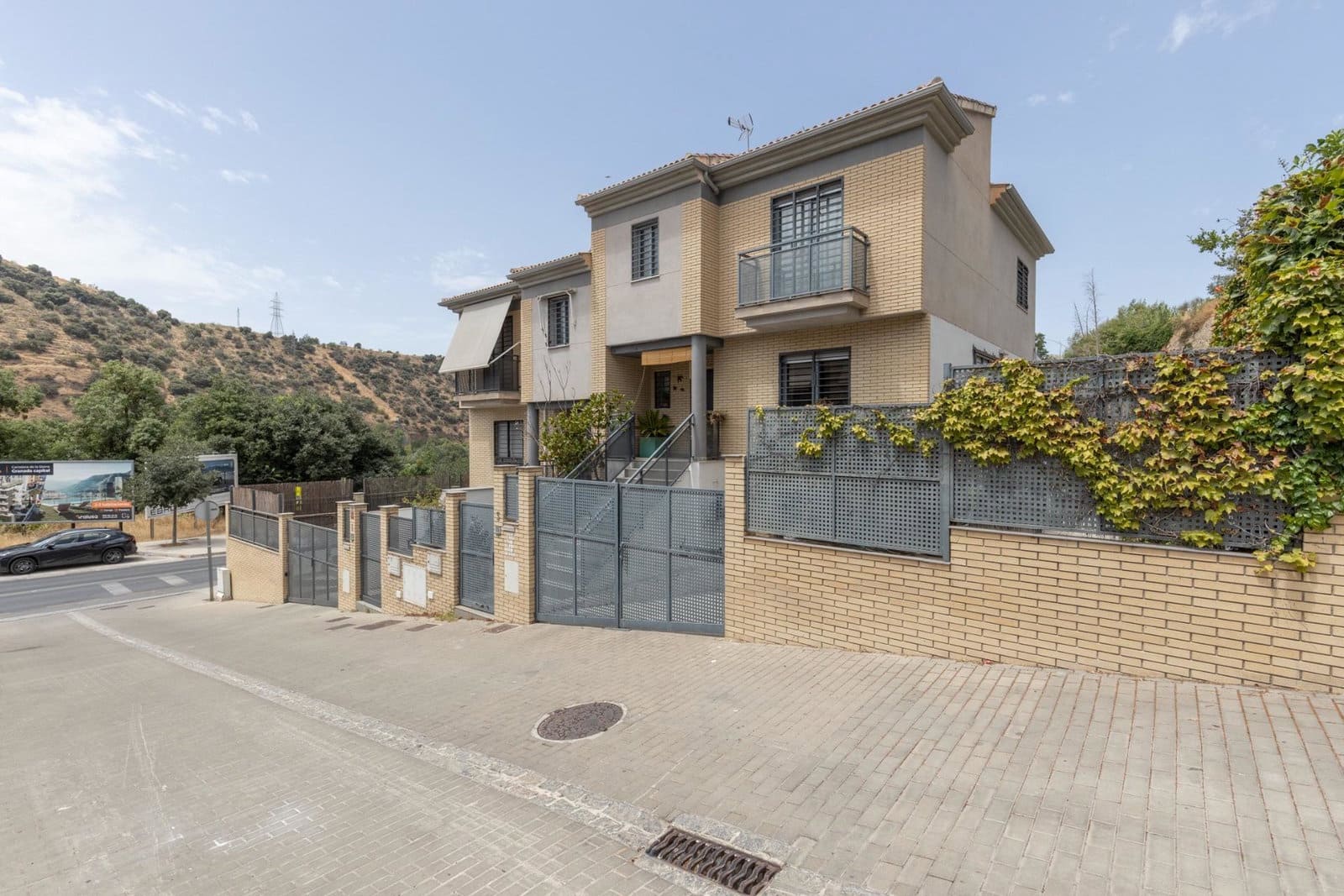 3 Zimmer Reihenhaus zu verkaufen in Granada Stadt mit Garage - 479.000 € (Ref: 10023797)