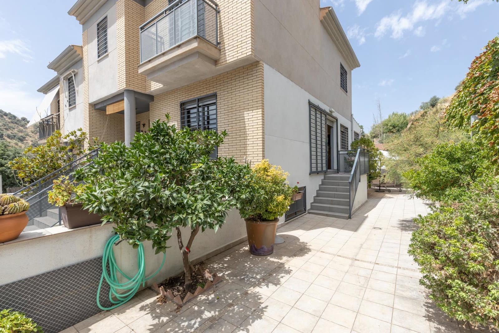 3 Zimmer Reihenhaus zu verkaufen in Granada Stadt mit Garage - 479.000 € (Ref: 10023797)