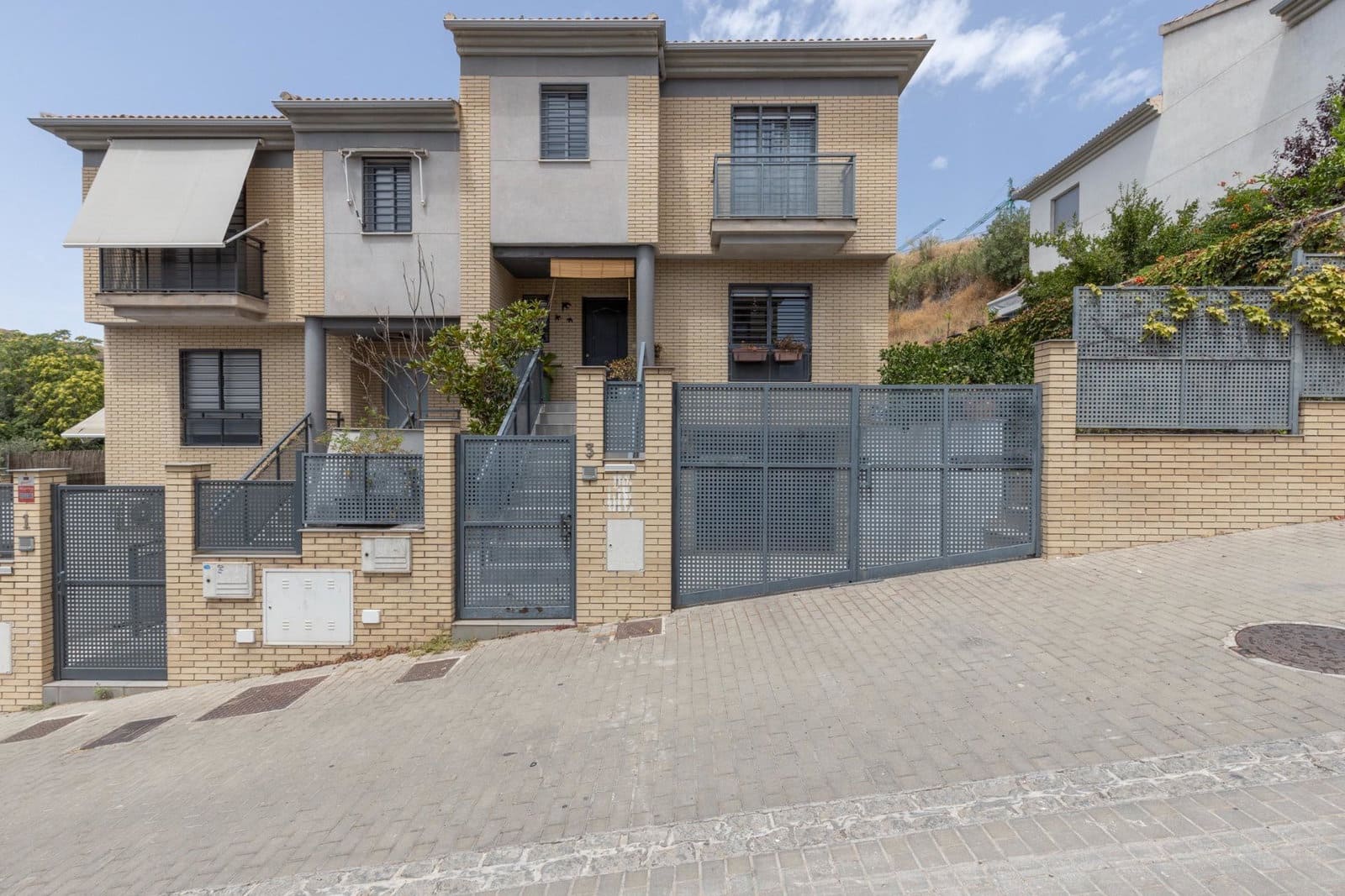 3 Zimmer Reihenhaus zu verkaufen in Granada Stadt mit Garage - 479.000 € (Ref: 10023797)