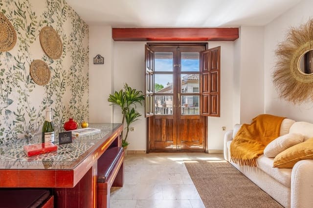 3 bedroom Apartment for sale in Granada city - € 260,000 (Ref: 10033643)