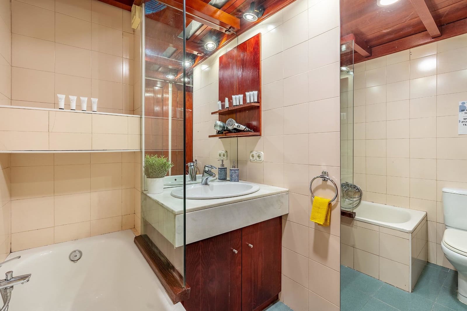 3 bedroom Apartment for sale in Granada city - € 250,000 (Ref: 10033643)