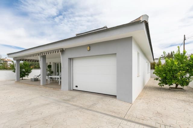 3 quarto Moradia para venda em Cúllar Vega com piscina garagem - 500 000 € (Ref: 10033644)