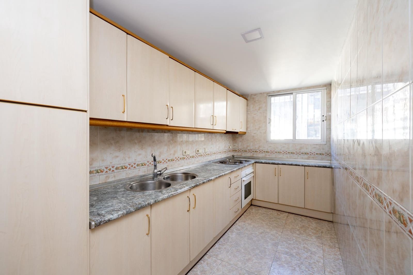 4 quarto Apartamento para venda em Cenes de la Vega - 119 900 € (Ref: 10038117)