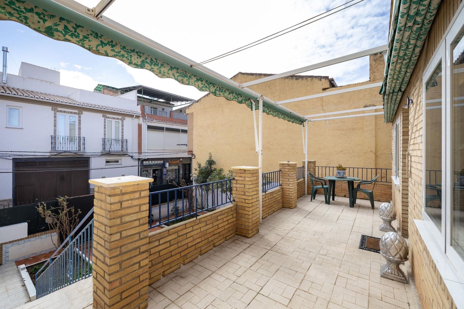 3 bedroom Villa for sale in Armilla with garage - € 235,000 (Ref: 10047059)