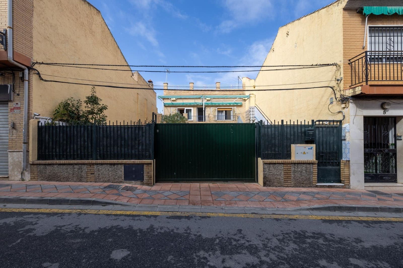 3 bedroom Villa for sale in Armilla with garage - € 235,000 (Ref: 10047059)