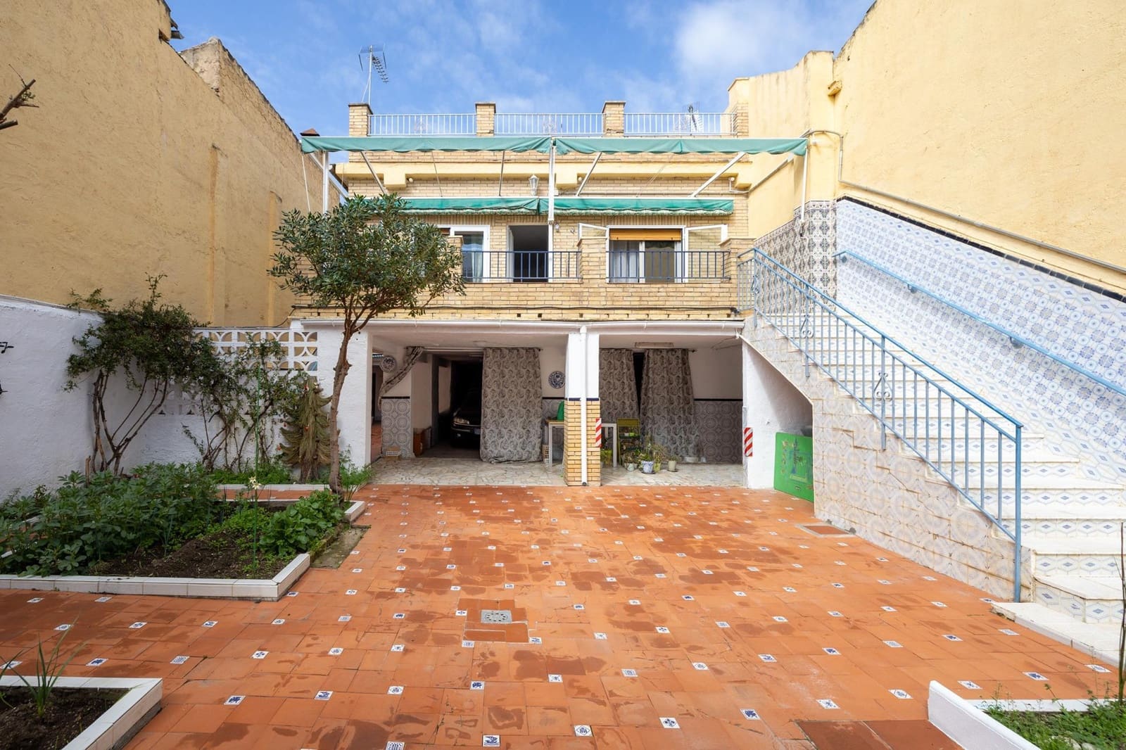 3 bedroom Villa for sale in Armilla with garage - € 235,000 (Ref: 10047059)
