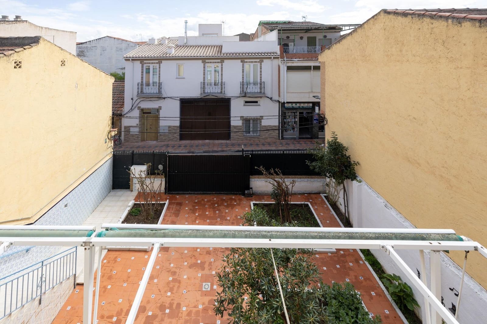3 bedroom Villa for sale in Armilla with garage - € 235,000 (Ref: 10047059)