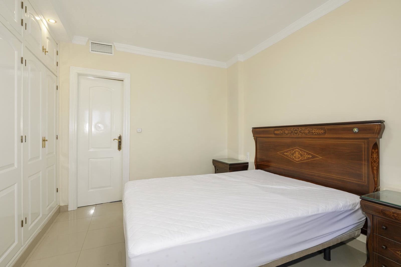 3 bedroom Apartment for sale in Granada city - € 370,000 (Ref: 10048254)