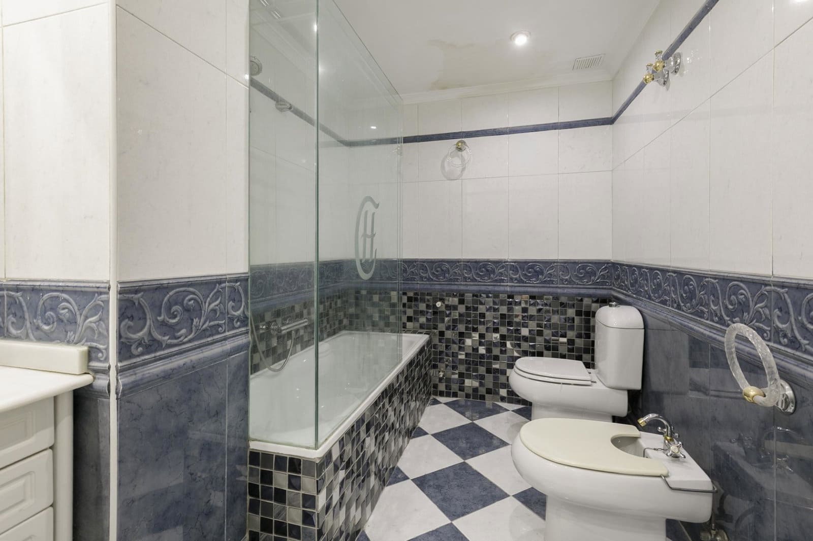 3 bedroom Apartment for sale in Granada city - € 370,000 (Ref: 10048254)