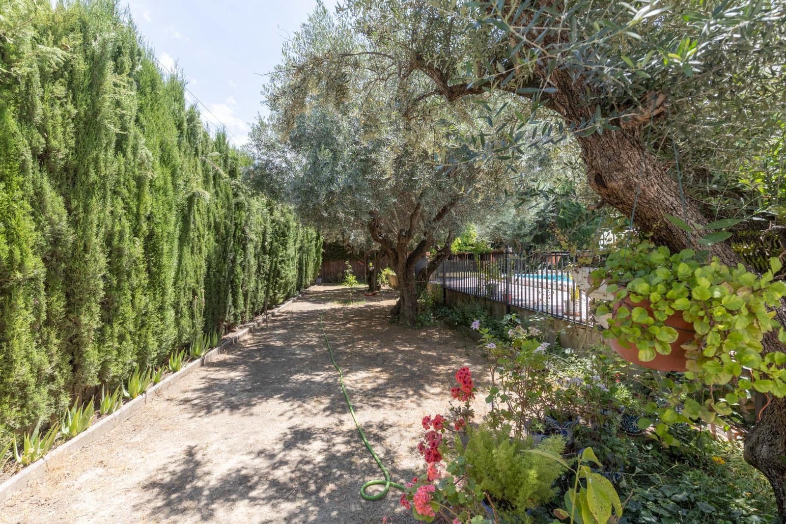 5 soverom Villa til salgs i Gojar med svømmebasseng garasje - € 445 000 (Ref: 10048255)