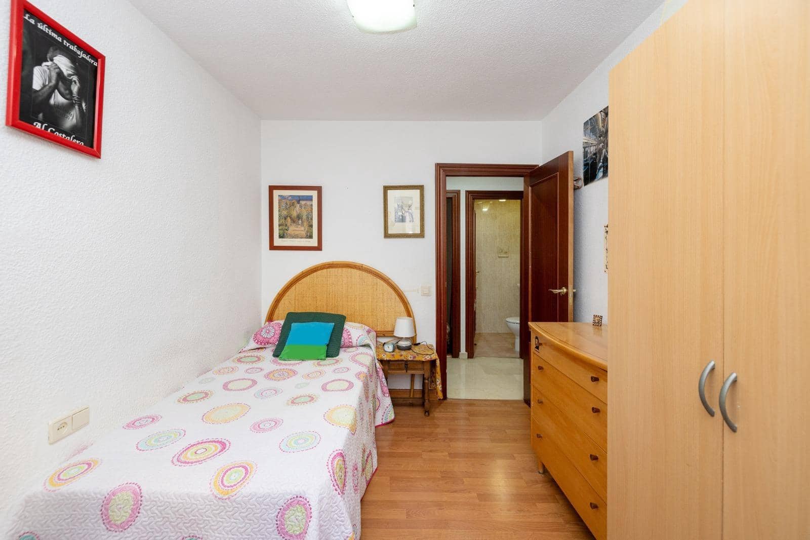 3 bedroom Apartment for sale in Granada city - € 279,900 (Ref: 10048256)