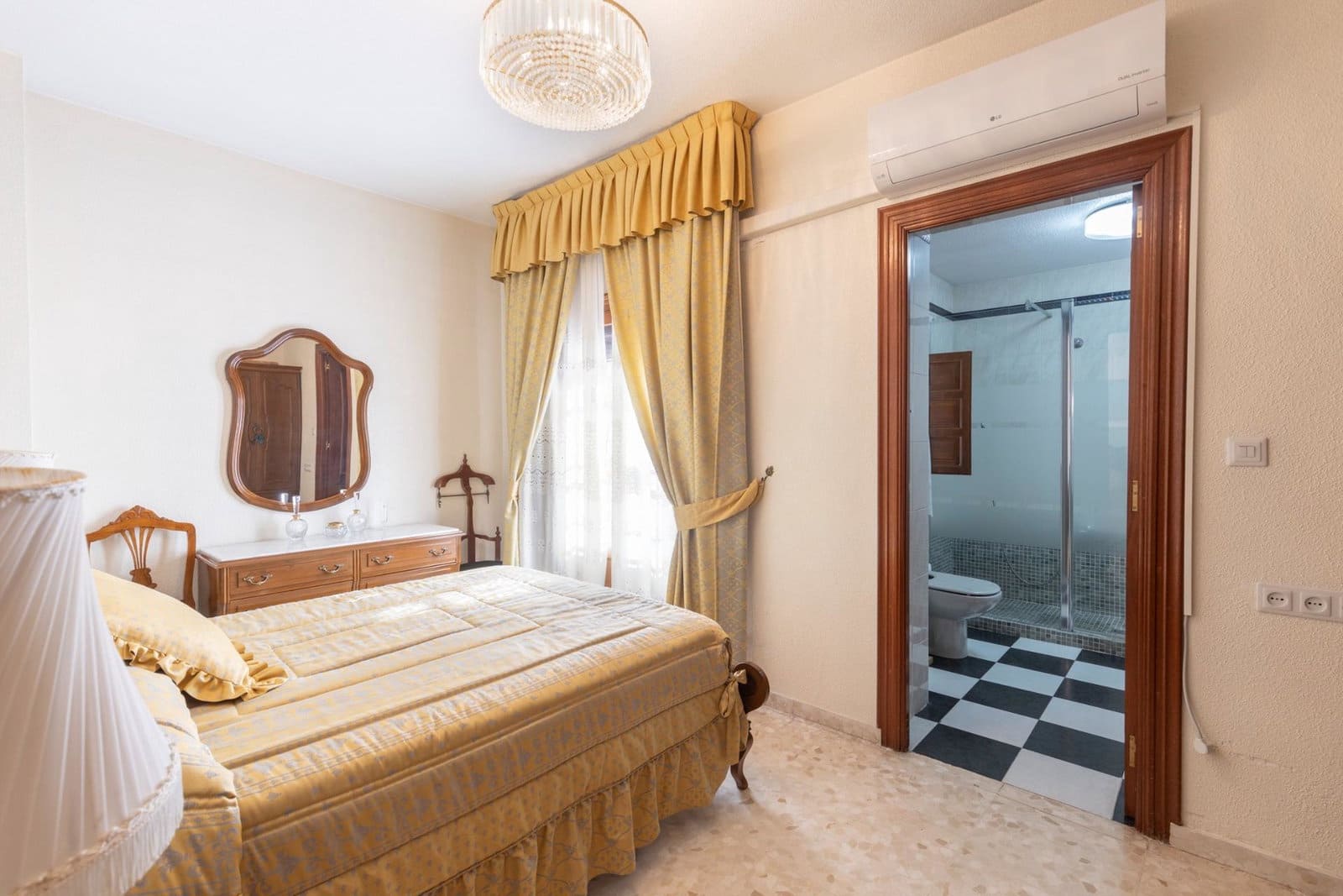 6 sovrum Villa till salu i Granada stad - 625 000 € (Ref: 10048259)