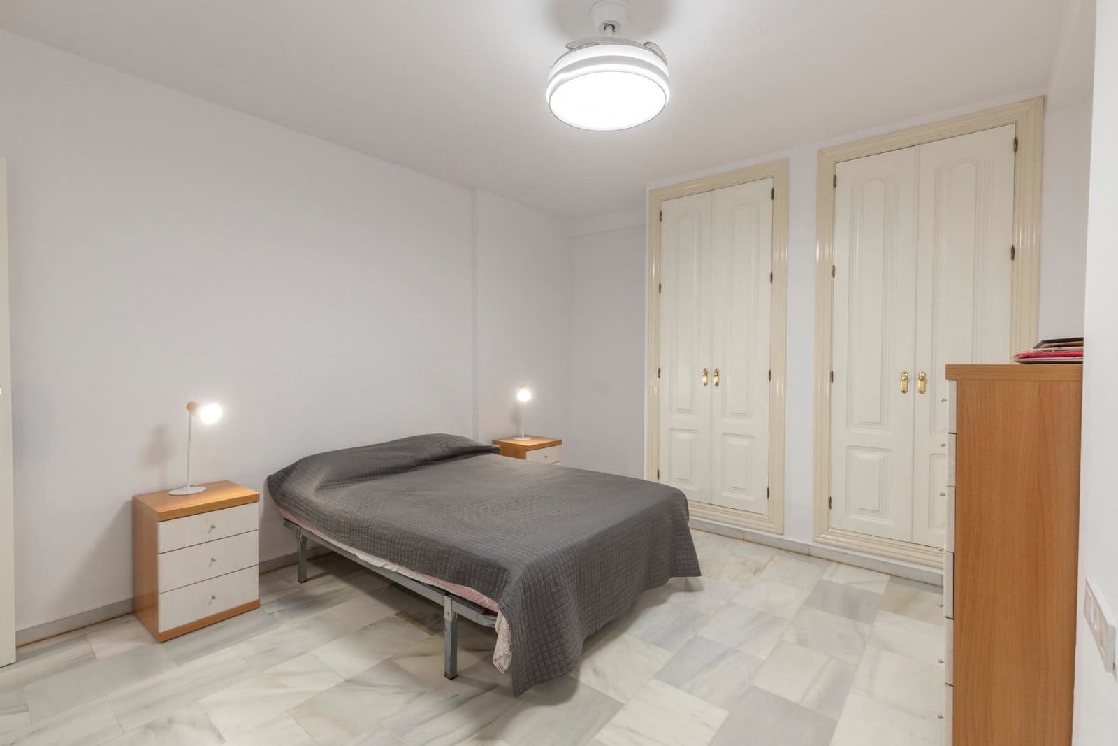 2 bedroom Apartment for sale in Granada city - € 295,000 (Ref: 10048262)
