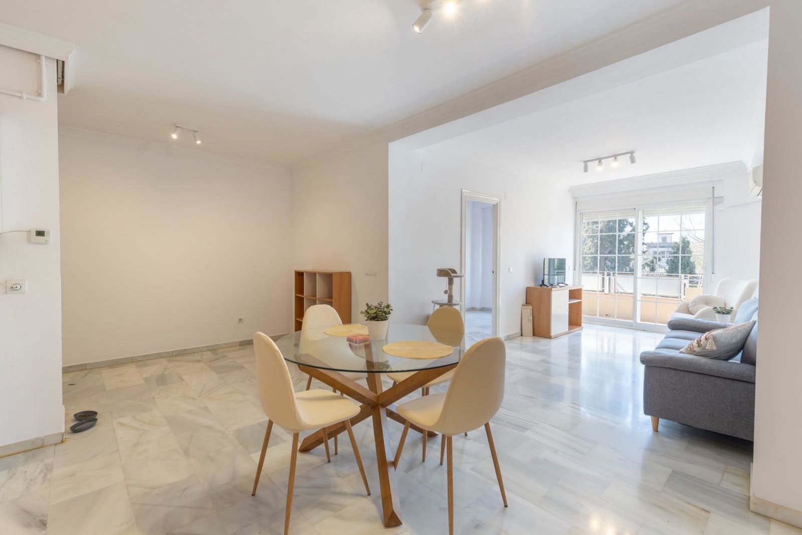 2 bedroom Apartment for sale in Granada city - € 295,000 (Ref: 10048262)