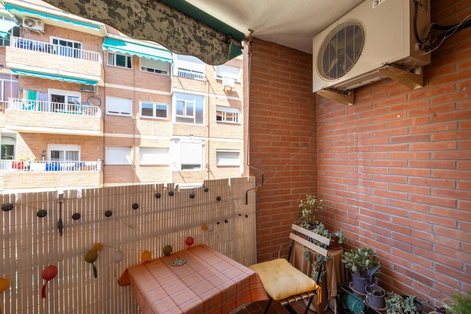 3 slaapkamer Appartement te koop in Granada stad - € 260.000 (Ref: 10048266)