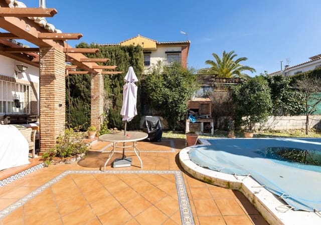 Chalet de 4 habitaciones en Peligros en venta con piscina garaje - 420.000 € (Ref: 10091524)