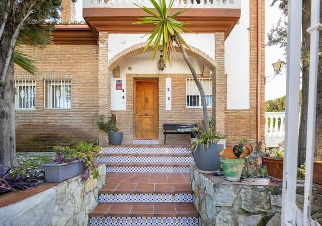 Chalet de 4 habitaciones en Peligros en venta con piscina garaje - 420.000 € (Ref: 10091524)