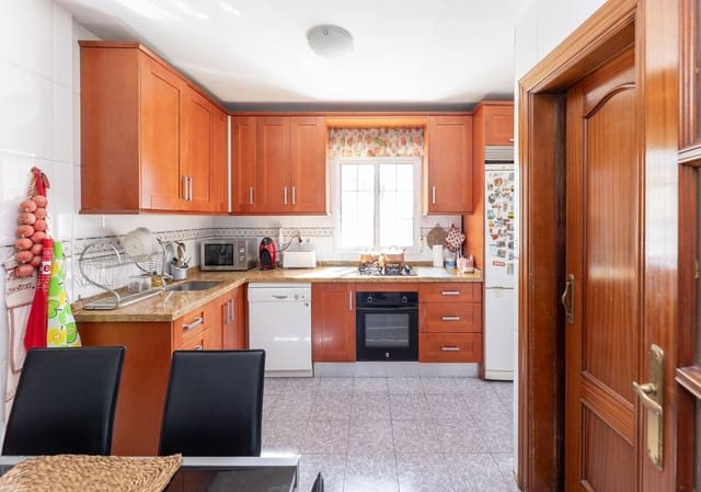 Chalet de 4 habitaciones en Peligros en venta con piscina garaje - 420.000 € (Ref: 10091524)