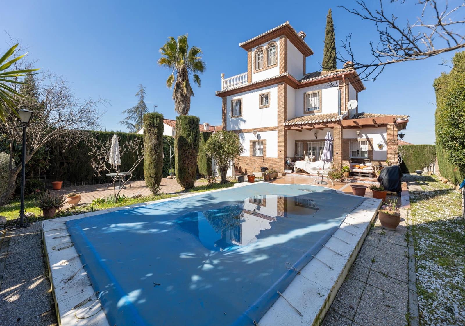 Chalet de 4 habitaciones en Peligros en venta con piscina garaje - 420.000 € (Ref: 10091524)