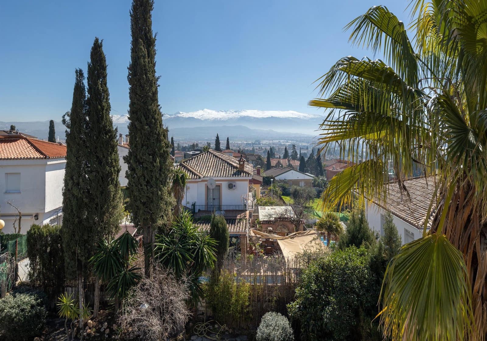 Chalet de 4 habitaciones en Peligros en venta con piscina garaje - 420.000 € (Ref: 10091524)