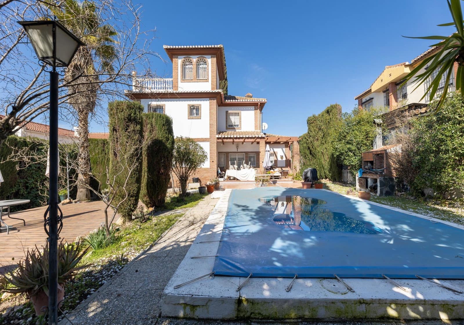 Chalet de 4 habitaciones en Peligros en venta con piscina garaje - 420.000 € (Ref: 10091524)