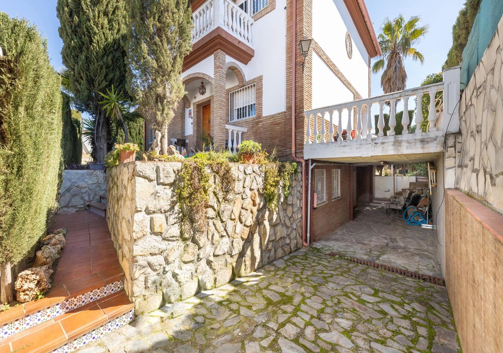Chalet de 4 habitaciones en Peligros en venta con piscina garaje - 420.000 € (Ref: 10091524)