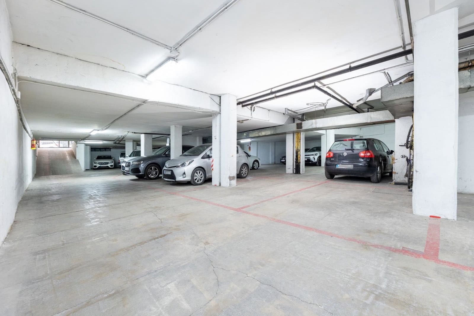 4 bedroom Apartment for sale in Granada city with garage - € 430,000 (Ref: 10091525)