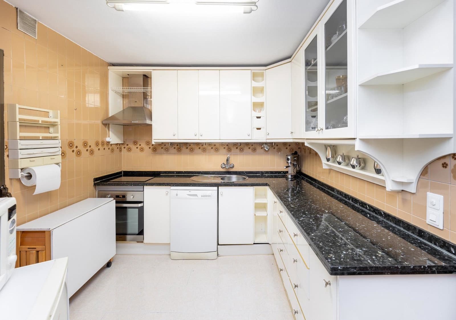 4 bedroom Apartment for sale in Granada city with garage - € 430,000 (Ref: 10091525)