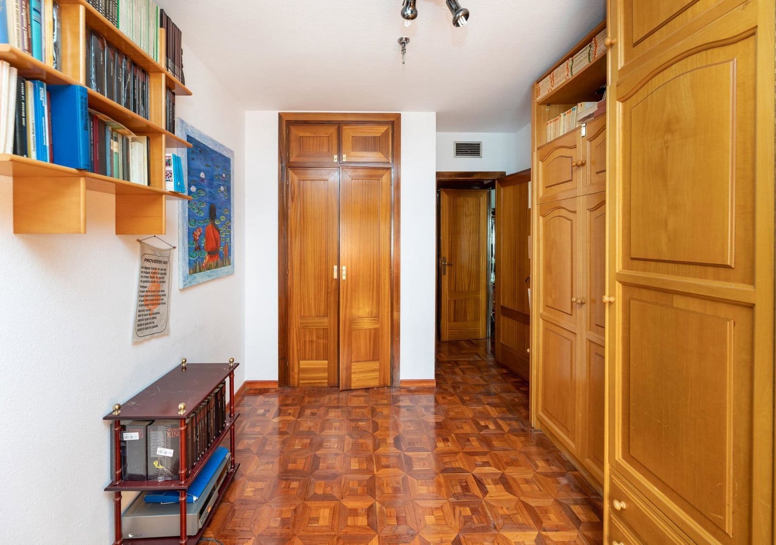 4 bedroom Apartment for sale in Granada city with garage - € 430,000 (Ref: 10091525)