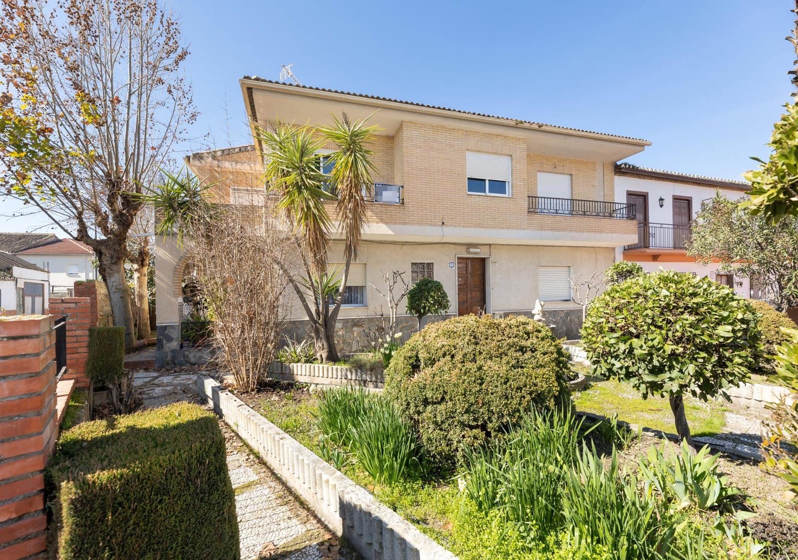 Chalet de 6 habitaciones en Belicena en venta - 315.000 € (Ref: 10091527)