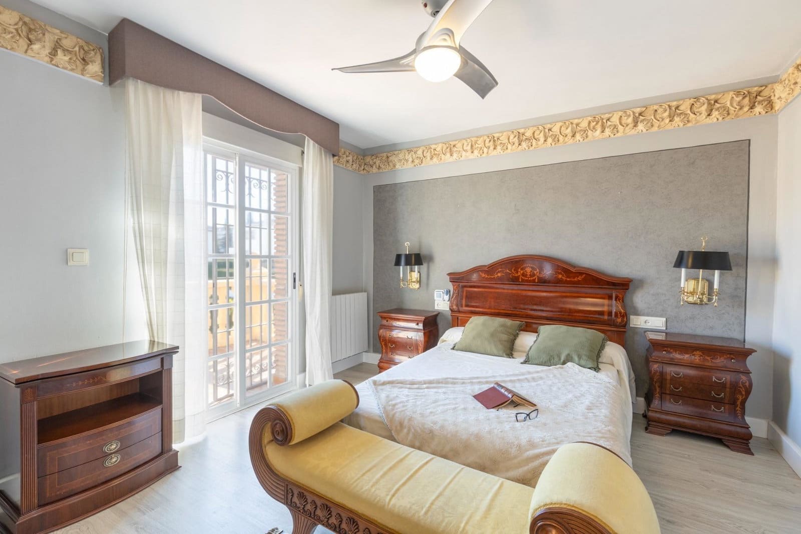 4 Zimmer Villa zu verkaufen in La Zubia mit Pool Garage - 485.000 € (Ref: 10091529)