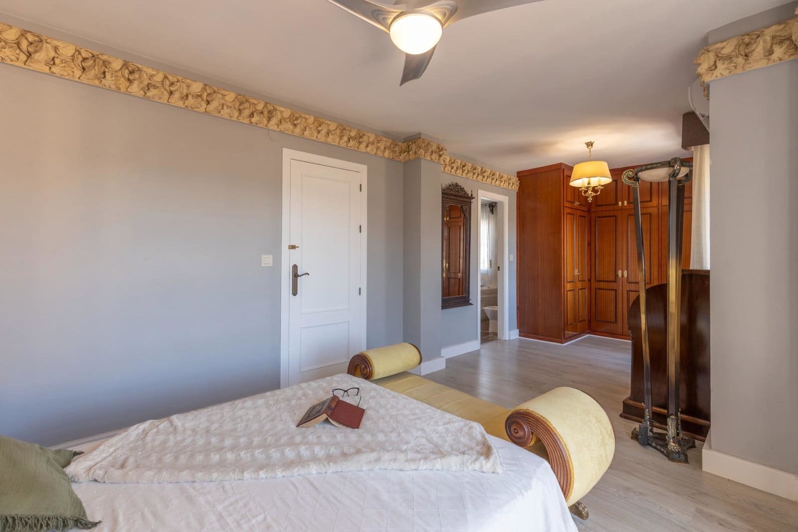 4 Zimmer Villa zu verkaufen in La Zubia mit Pool Garage - 485.000 € (Ref: 10091529)
