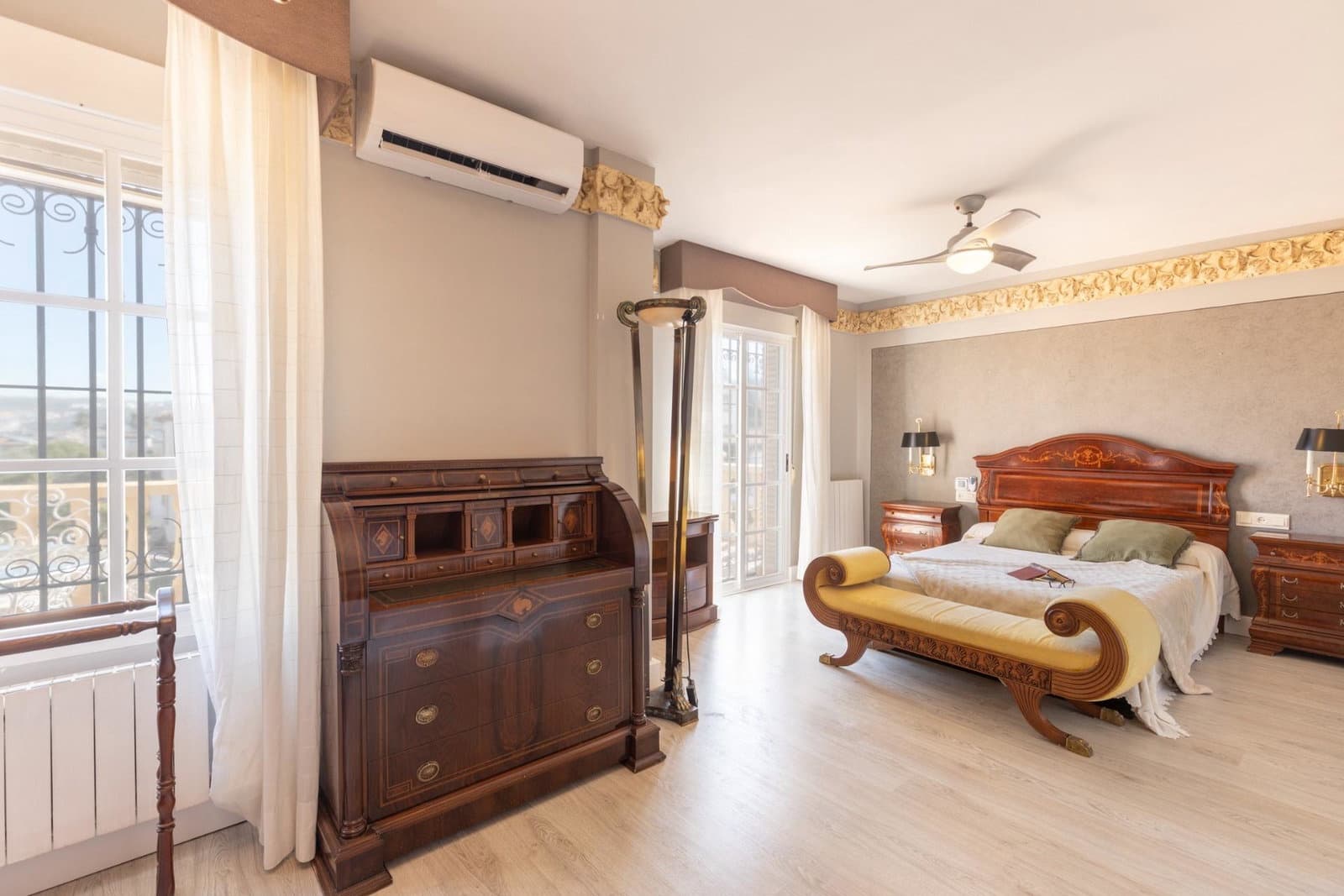 4 Zimmer Villa zu verkaufen in La Zubia mit Pool Garage - 485.000 € (Ref: 10091529)