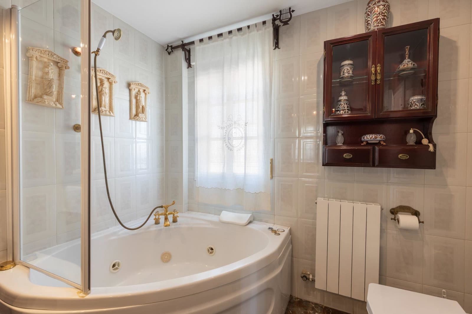 4 Zimmer Villa zu verkaufen in La Zubia mit Pool Garage - 485.000 € (Ref: 10091529)