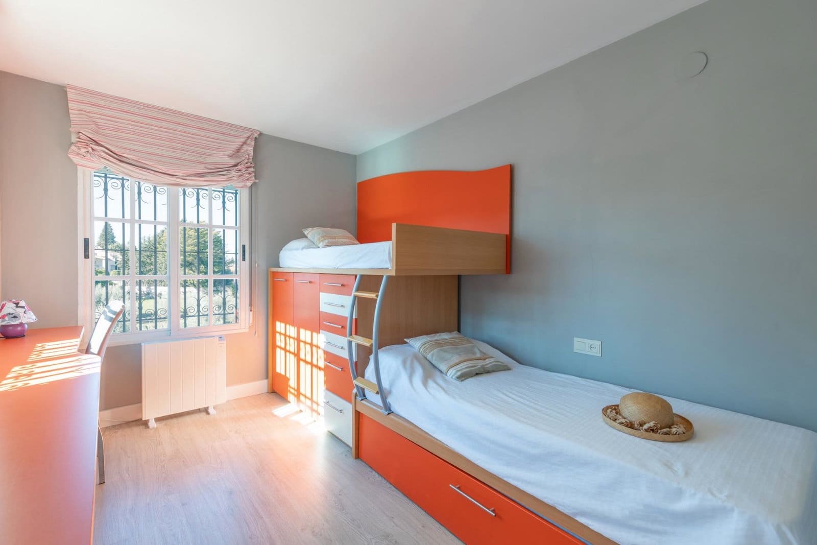 4 Zimmer Villa zu verkaufen in La Zubia mit Pool Garage - 485.000 € (Ref: 10091529)