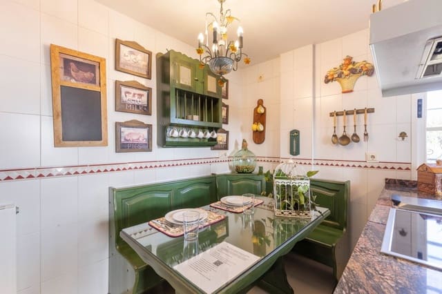 4 slaapkamer Villa te koop in La Zubia met zwembad garage - € 485.000 (Ref: 10091529)
