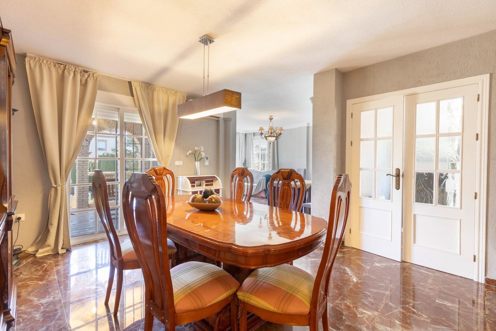4 Zimmer Villa zu verkaufen in La Zubia mit Pool Garage - 485.000 € (Ref: 10091529)