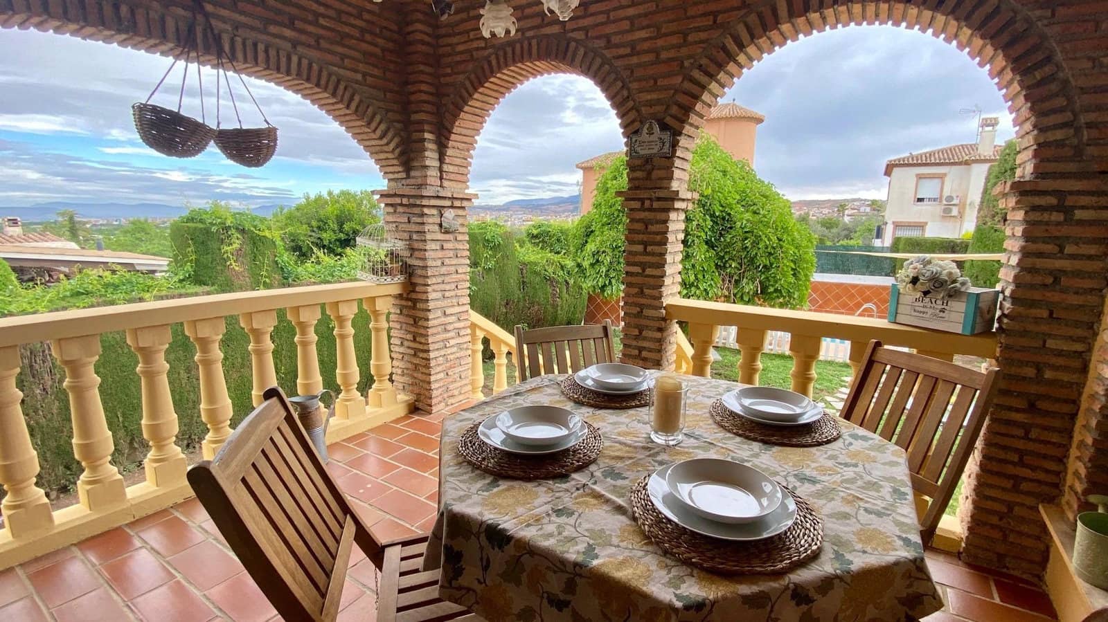 4 Zimmer Villa zu verkaufen in La Zubia mit Pool Garage - 485.000 € (Ref: 10091529)
