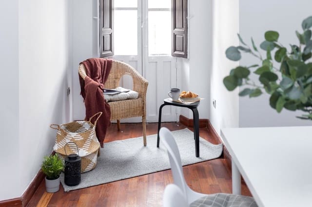 2 sovrum Lägenhet till salu i Centro - Sagrario, Granada stad - 230 000 € (Ref: 10102693)