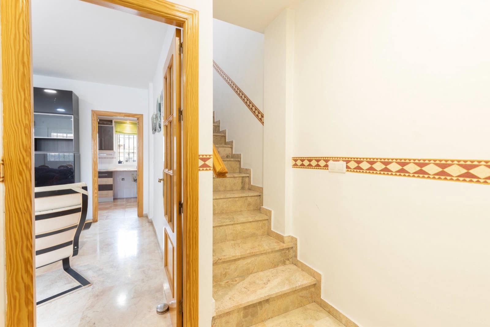 3 sovrum Radhus till salu i Ogijares med garage - 225 000 € (Ref: 10142678)