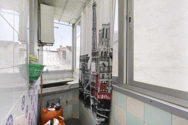 3 soveværelse Lejlighed til salg i Centro - Sagrario, Granada by - € 159.000 (Ref: 10148878)