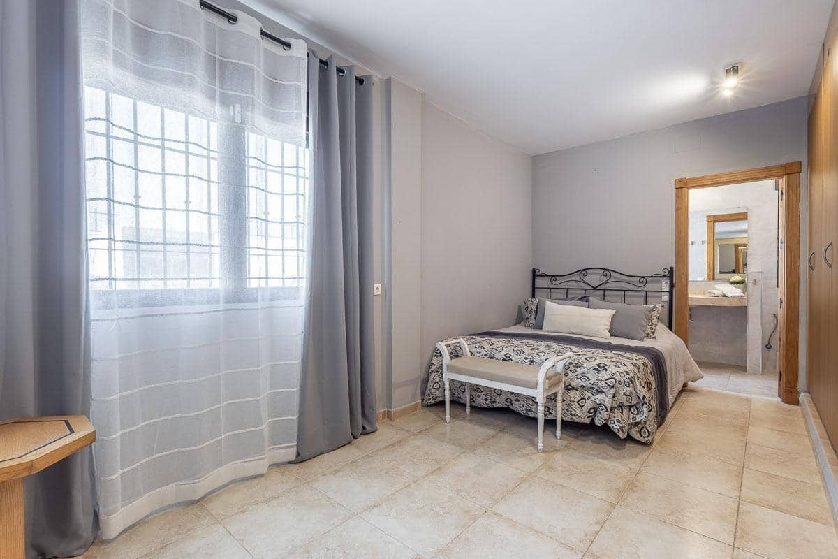 Chalet de 5 habitaciones en Atarfe en venta con piscina garaje - 495.000 € (Ref: 10158356)