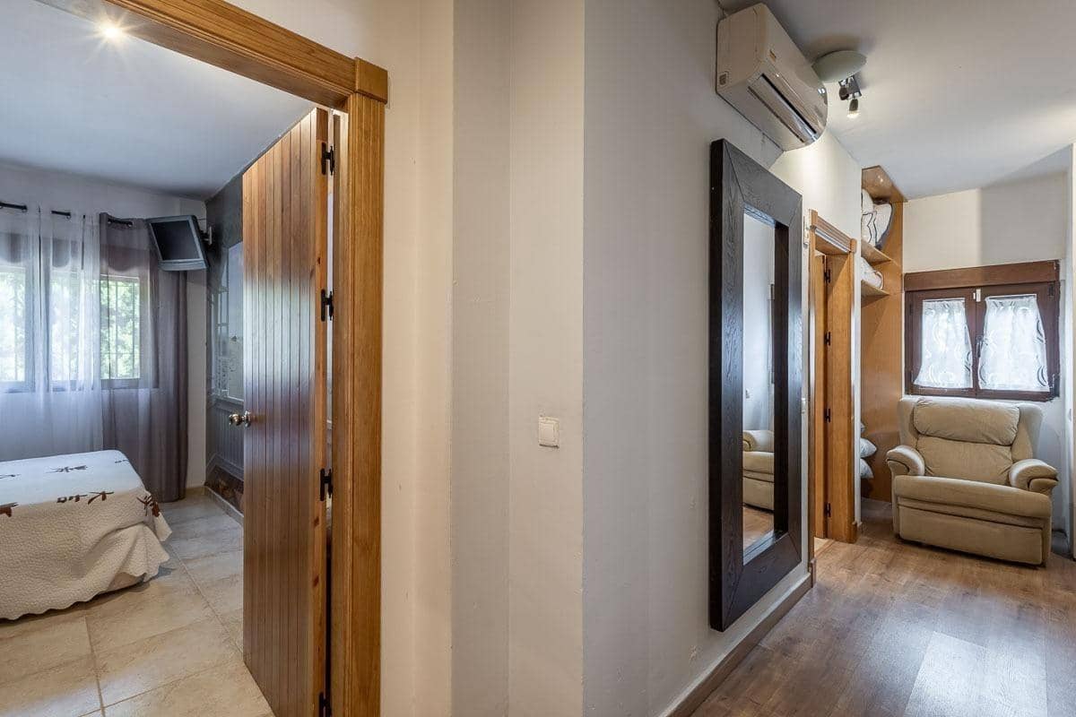 Chalet de 5 habitaciones en Atarfe en venta con piscina garaje - 495.000 € (Ref: 10158356)