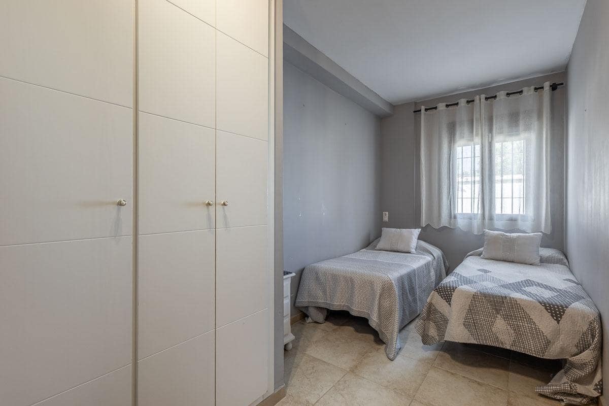 Chalet de 5 habitaciones en Atarfe en venta con piscina garaje - 495.000 € (Ref: 10158356)