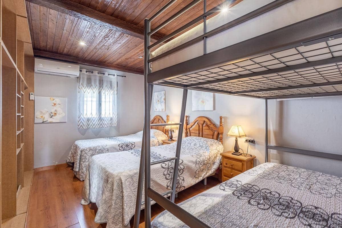 Chalet de 5 habitaciones en Atarfe en venta con piscina garaje - 495.000 € (Ref: 10158356)