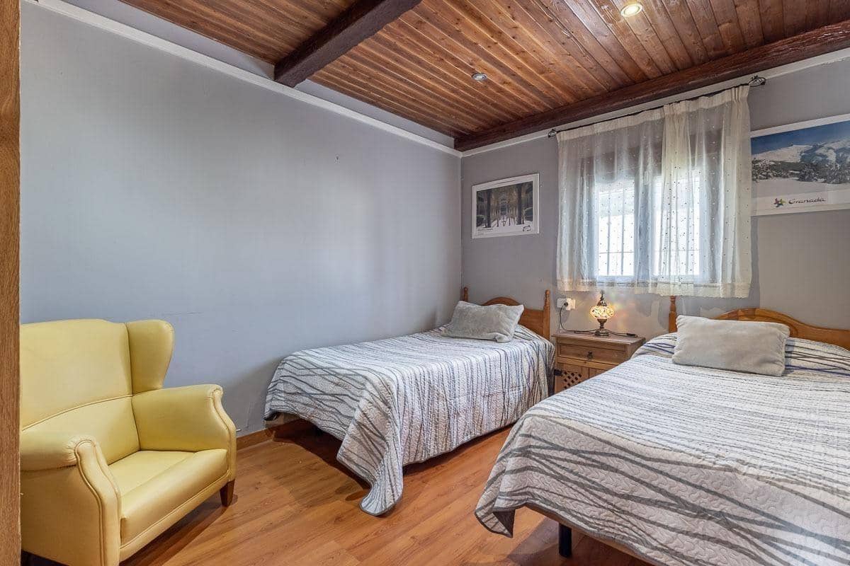Chalet de 5 habitaciones en Atarfe en venta con piscina garaje - 495.000 € (Ref: 10158356)
