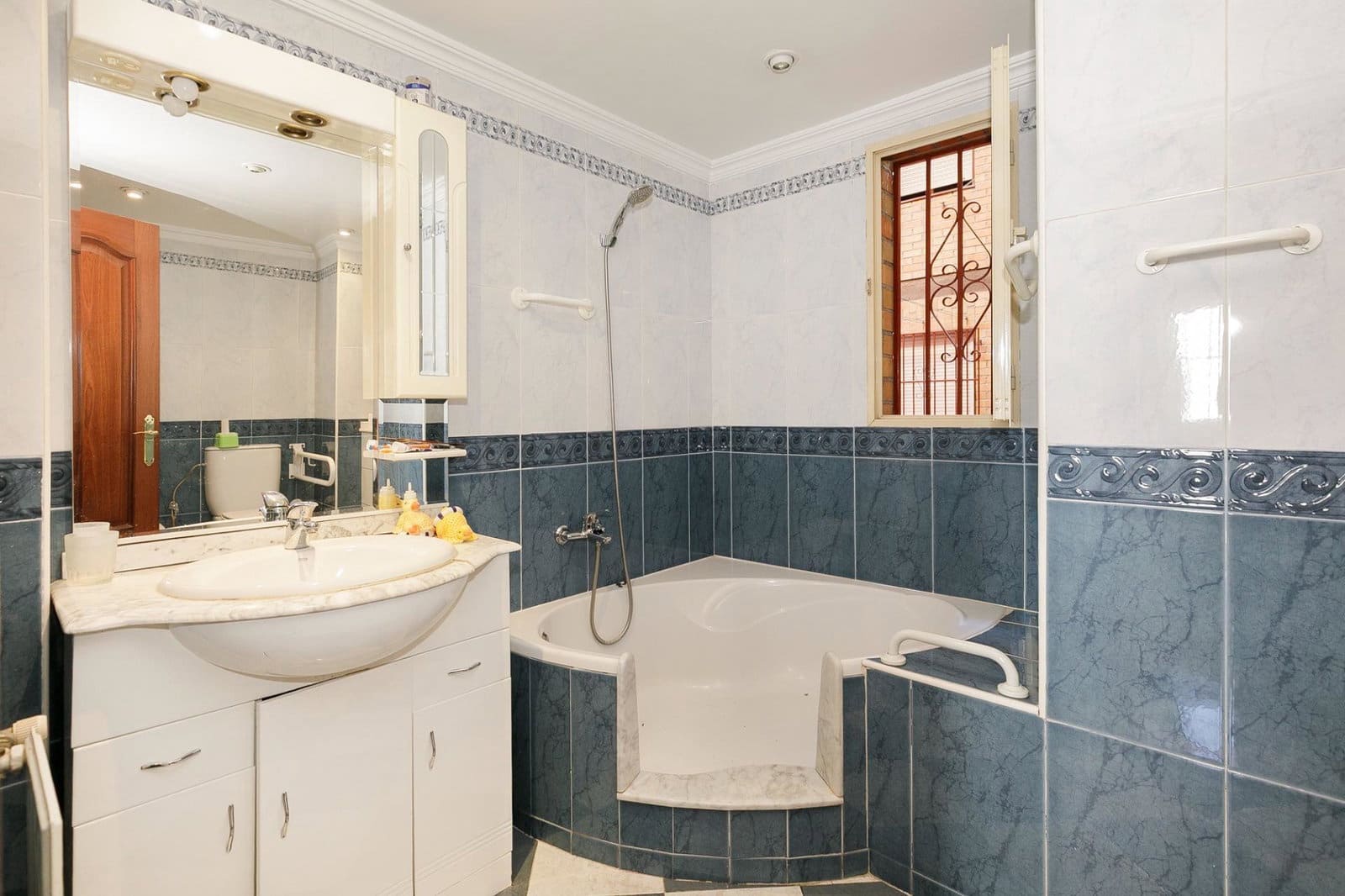 Apartamento de 3 habitaciones en Granada ciudad en venta - 220.000 € (Ref: 10187545)
