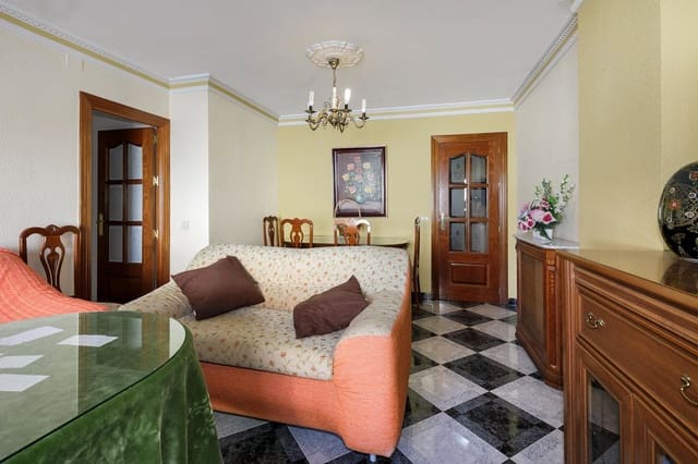 3 bedroom Apartment for sale in Centro - Sagrario, Granada city - € 220,000 (Ref: 10187545)